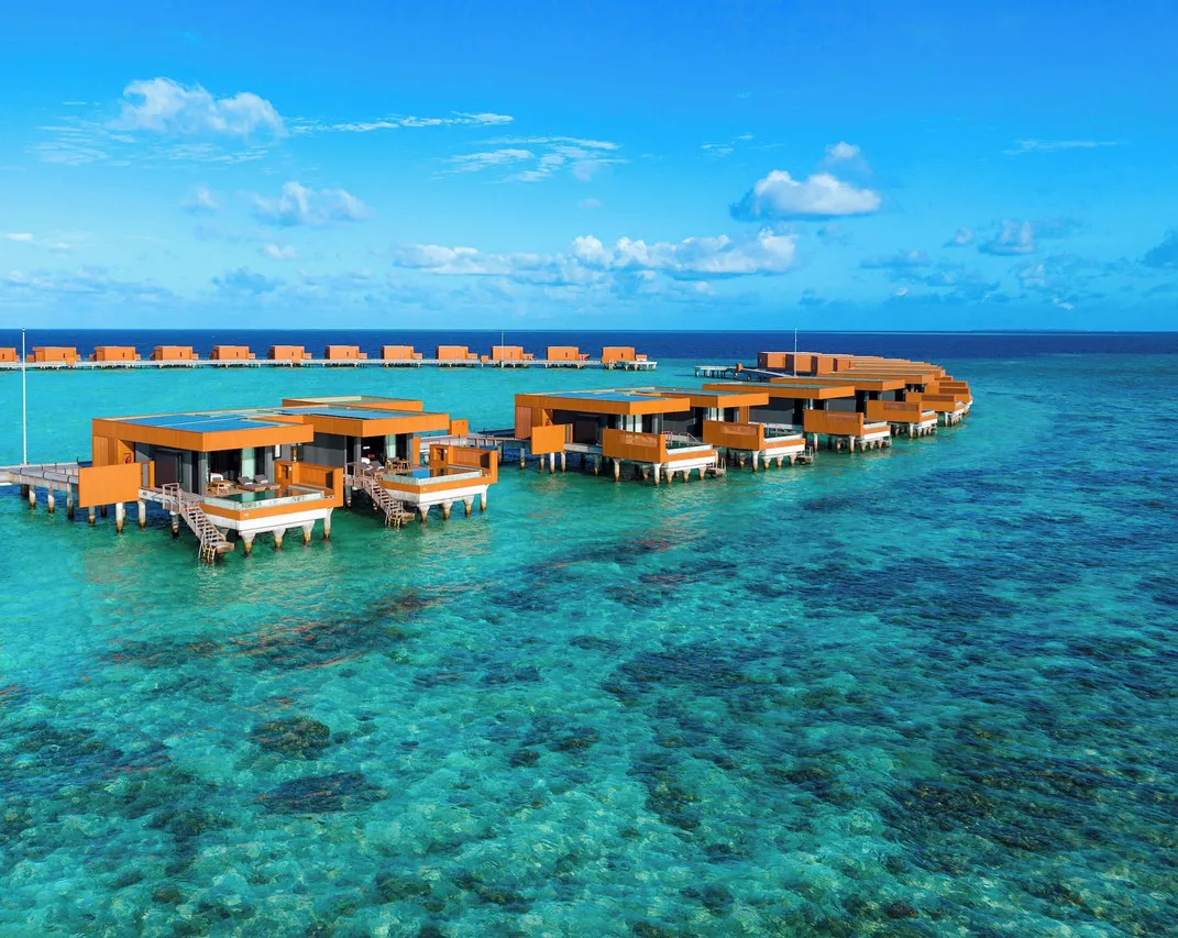 Veligandu Island Resort & Spa — rooms and atmosphere
