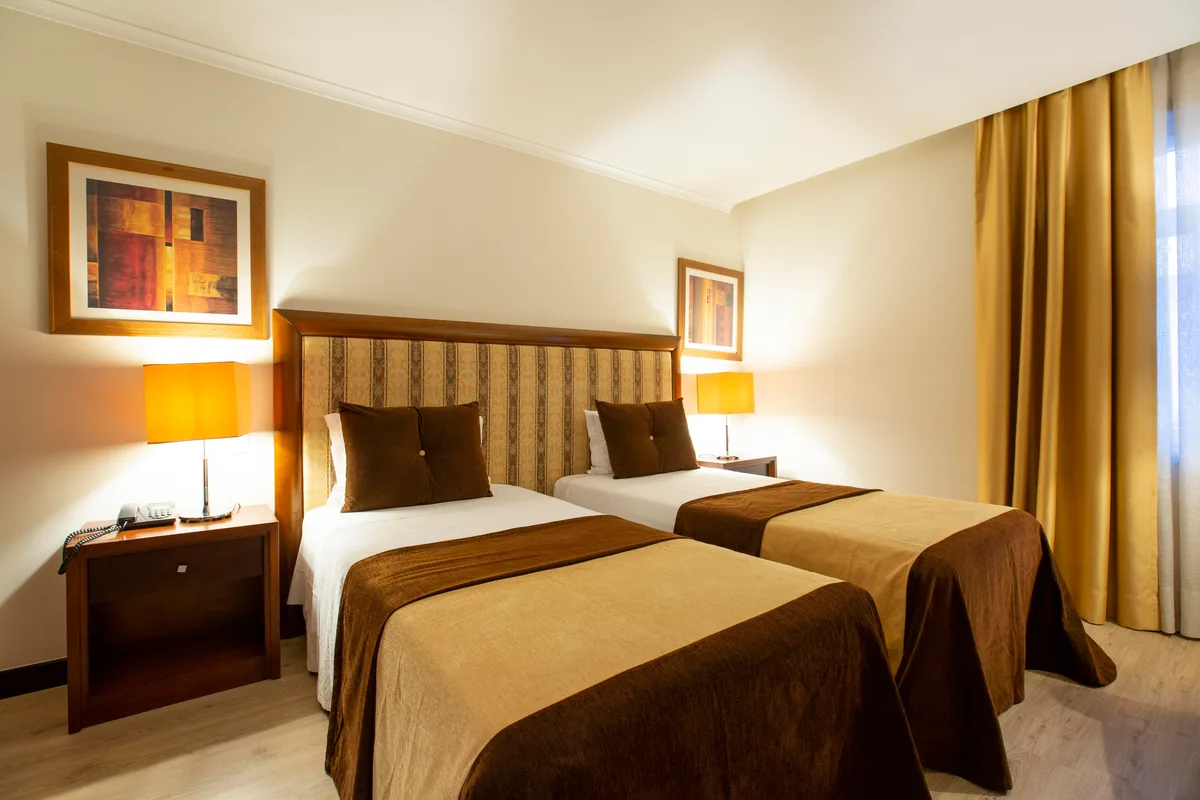 Veneza Hotel — ภาพห้องพักและบรรยากาศ