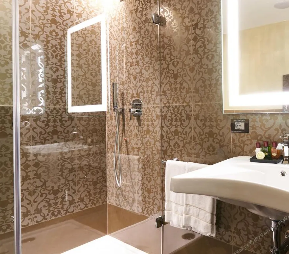 Venice Times Hotel — rooms and atmosphere