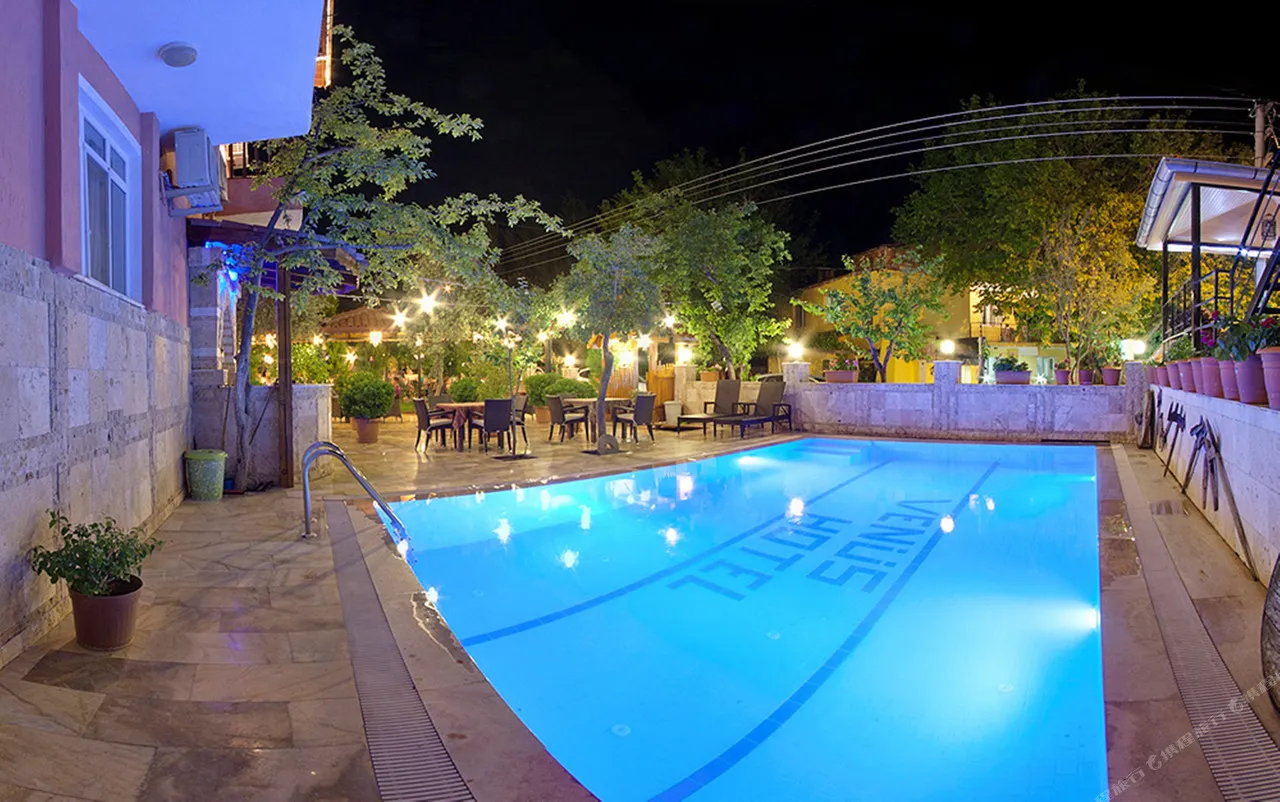 Venus Hotel — rooms and atmosphere