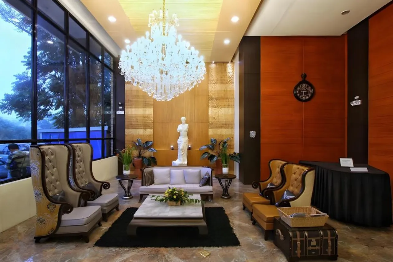 Venus Parkview Hotel — rooms and atmosphere