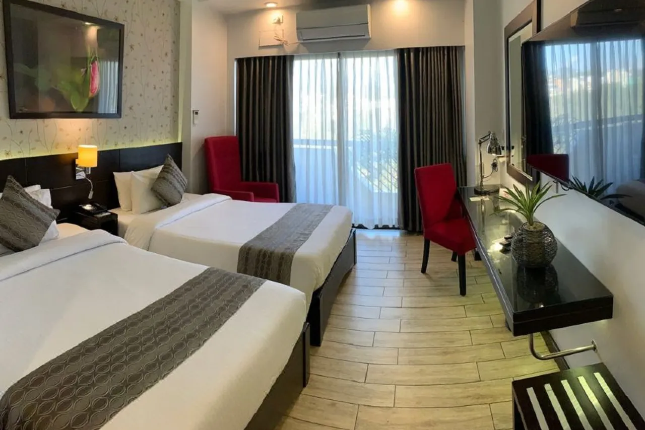 Venus Parkview Hotel — rooms and atmosphere