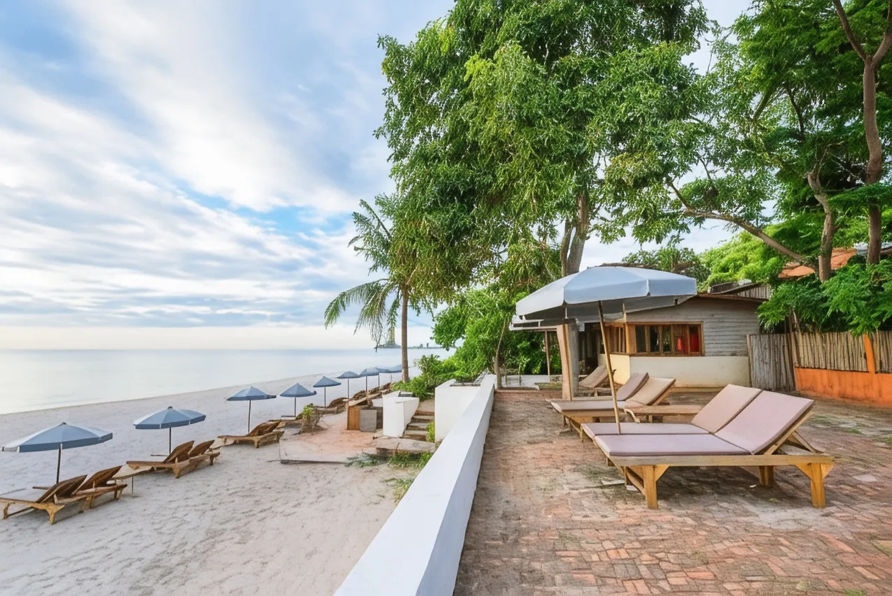 Veranda Lodge Hua Hin — rooms and atmosphere