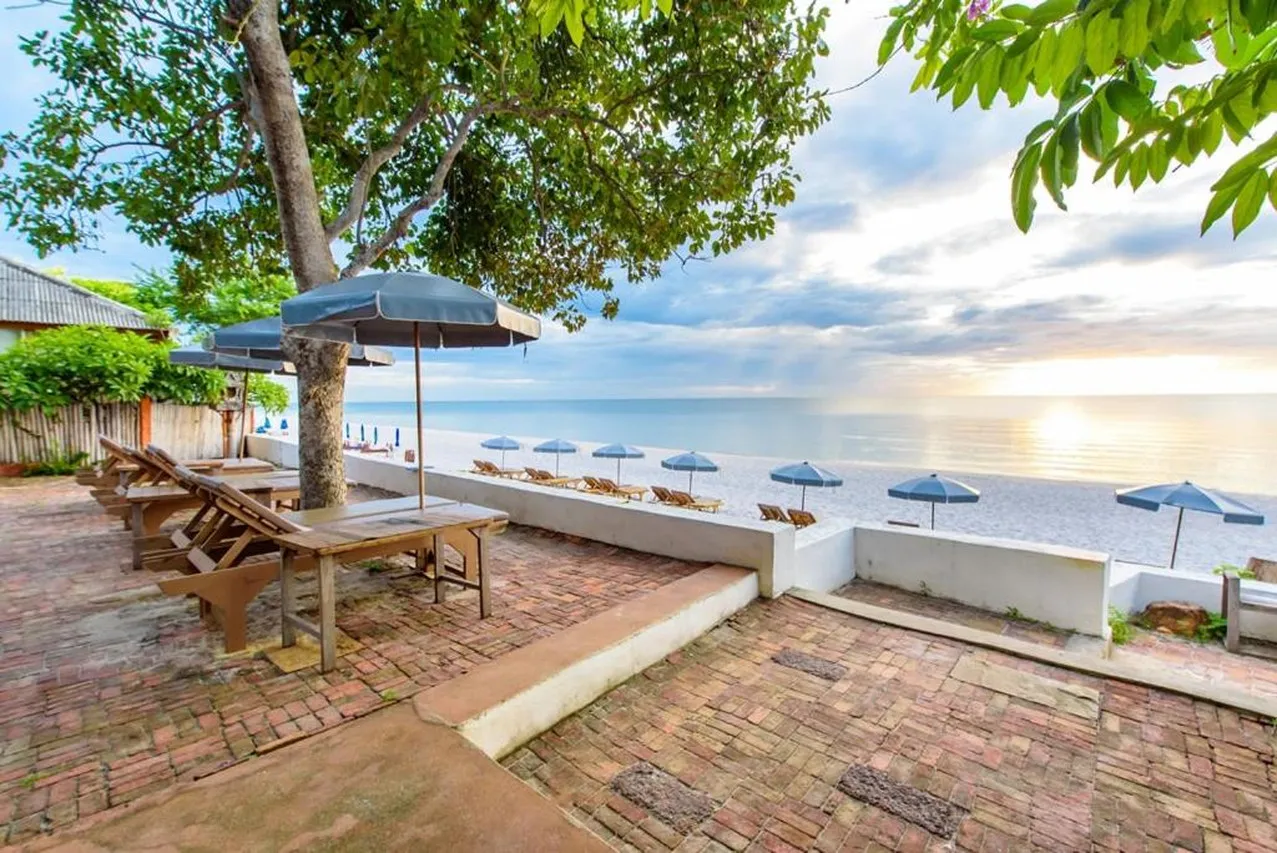 Veranda Lodge Hua Hin — rooms and atmosphere