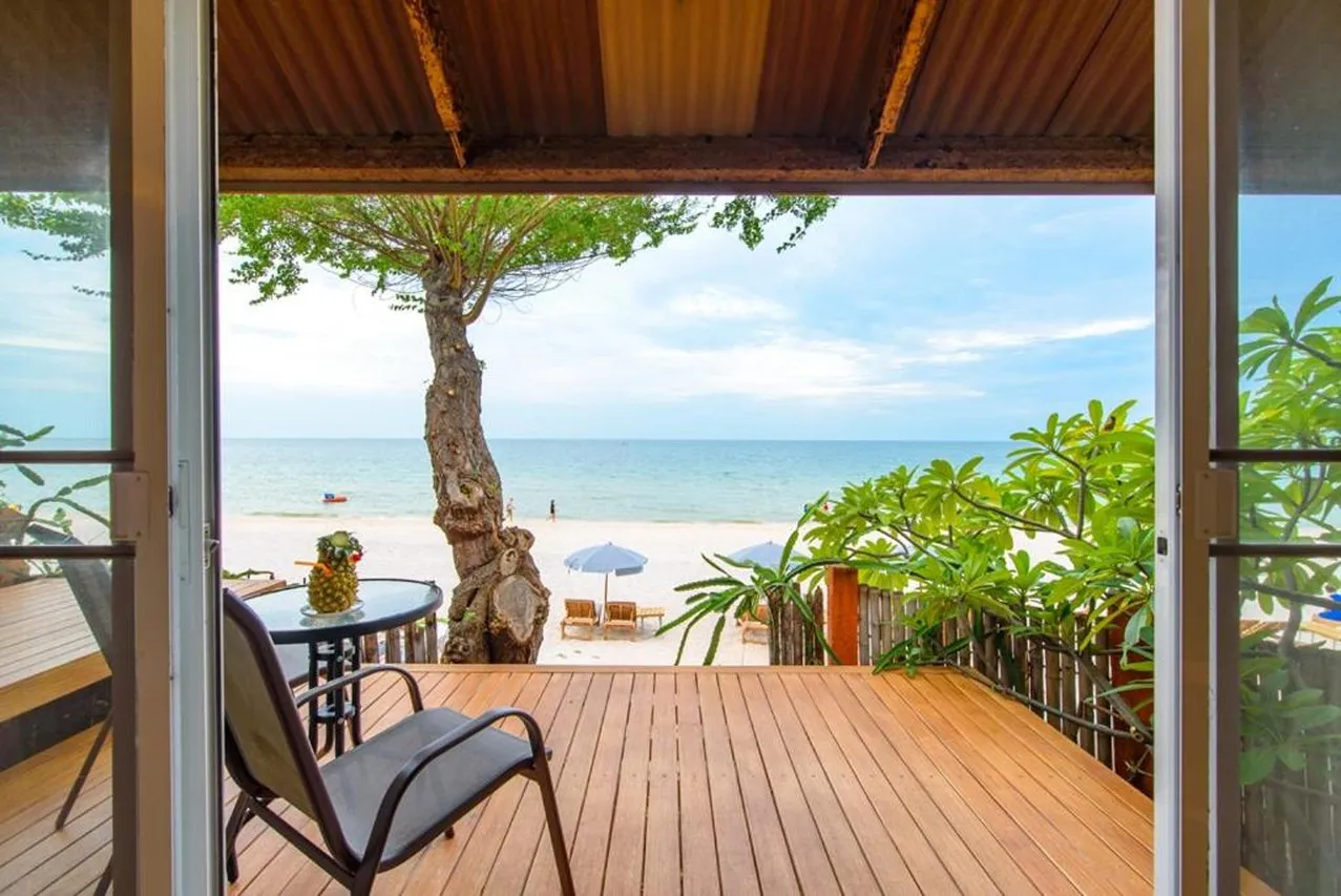 Veranda Lodge Hua Hin — rooms and atmosphere