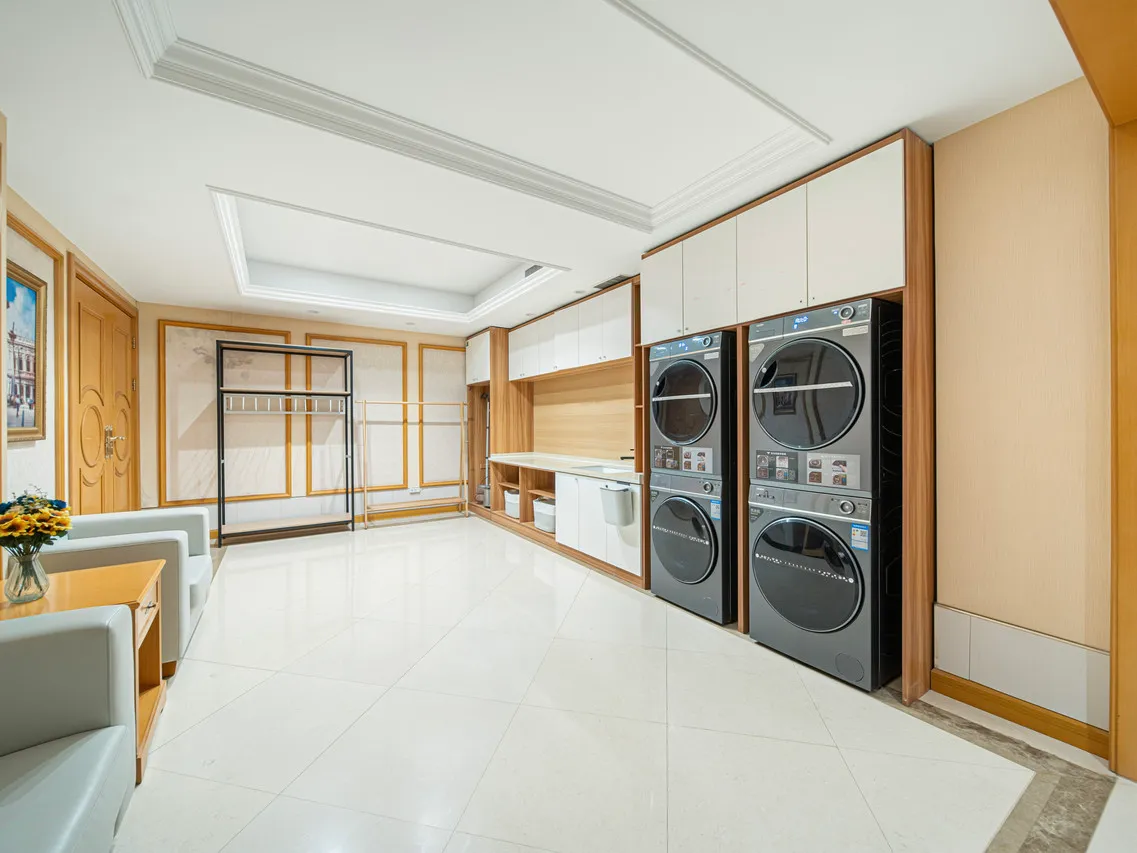 Vienna International Hotel Luoyang — rooms and atmosphere