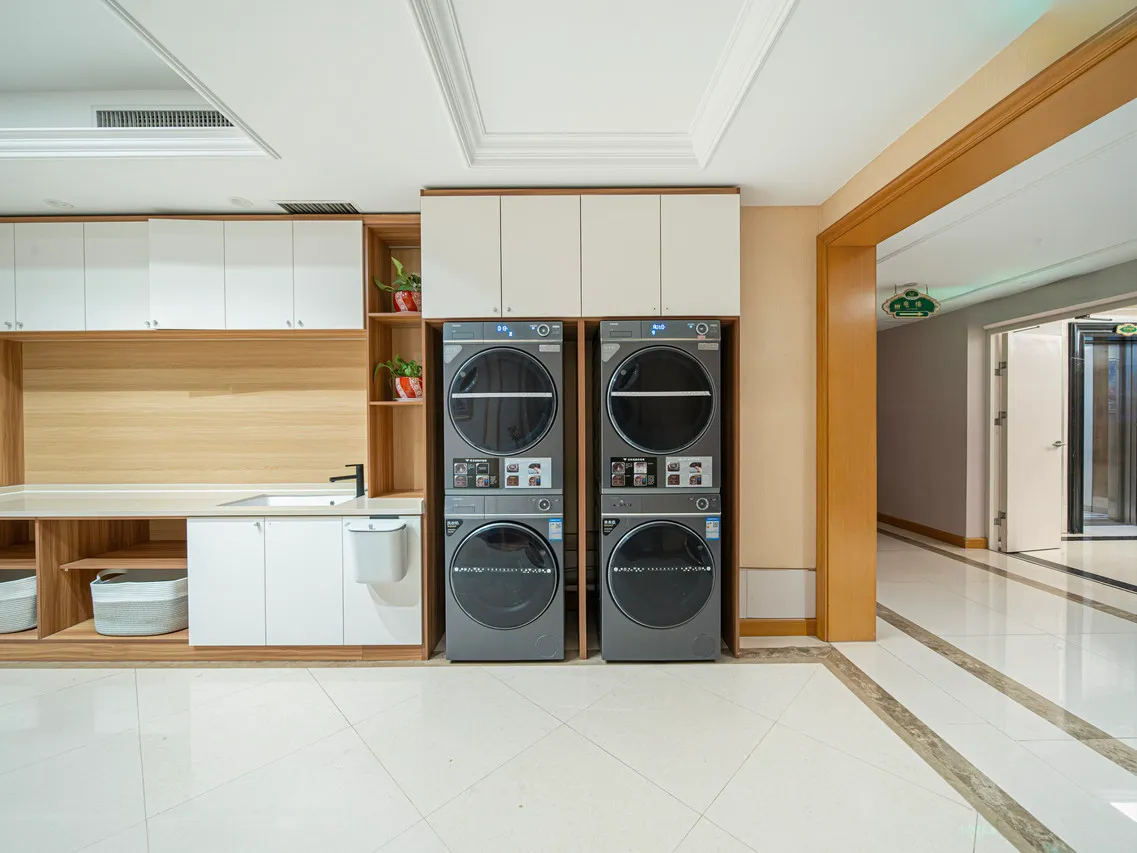 Vienna International Hotel Luoyang — rooms and atmosphere