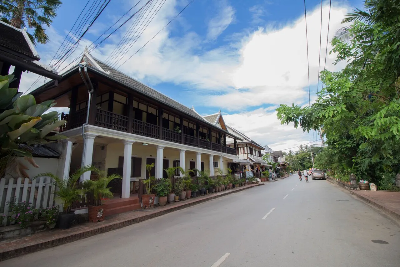 Villa Somphong — rooms and atmosphere