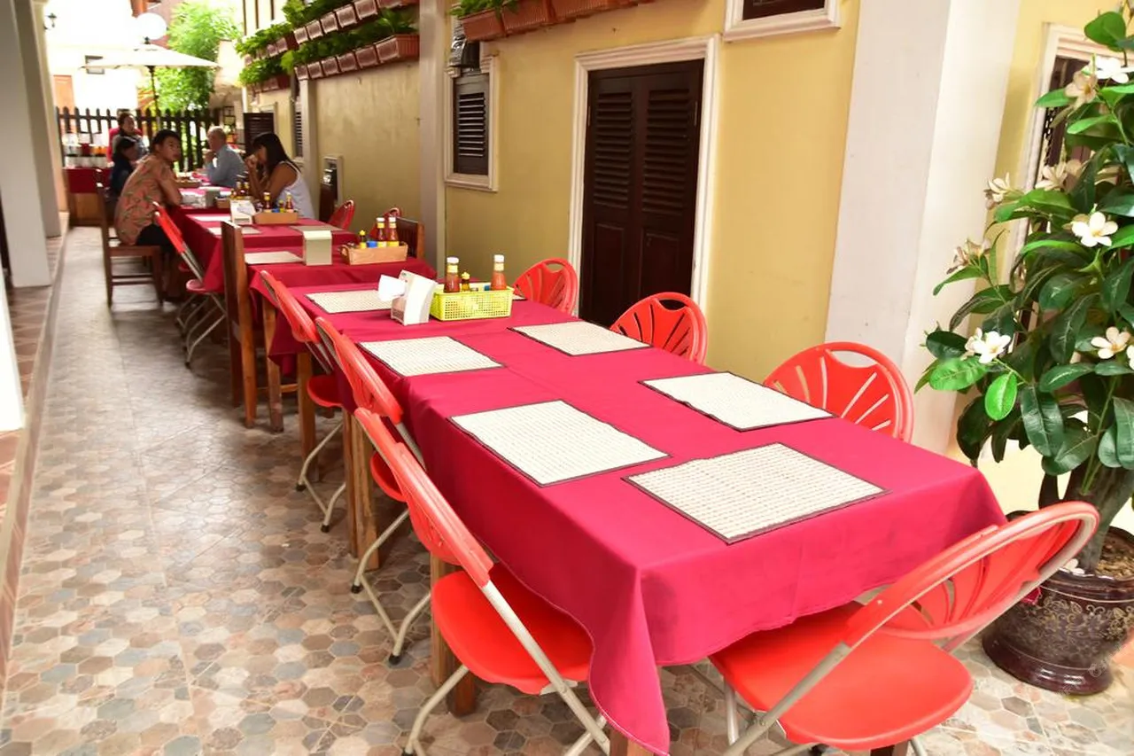 Villa Somphong — rooms and atmosphere