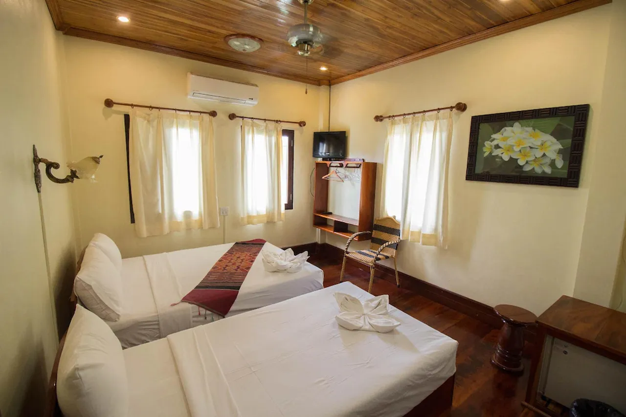 Villa Somphong — rooms and atmosphere