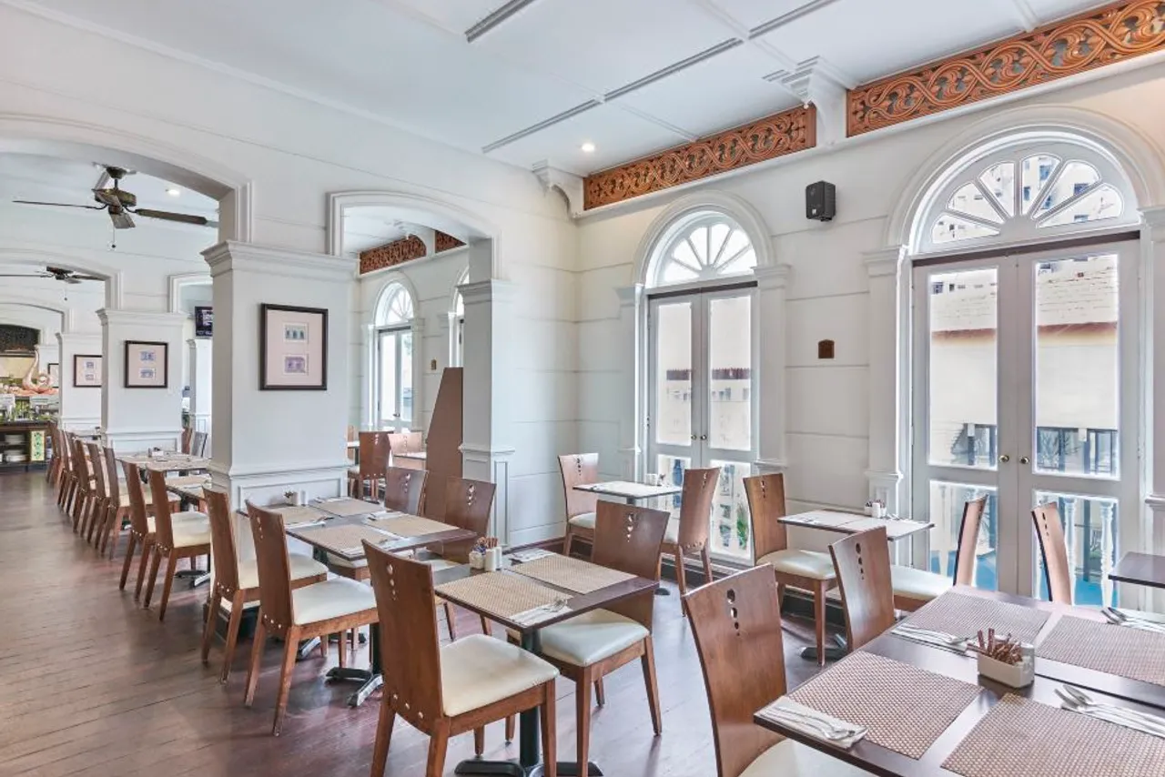 Village Hotel Albert Court by Far East Hospitality — rooms and atmosphere