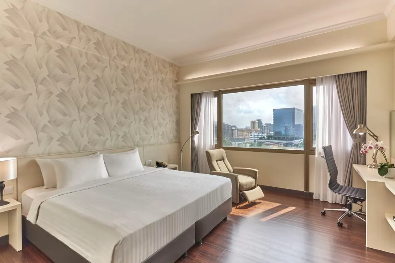 Village Hotel Bugis by Far East Hospitality — rooms and atmosphere