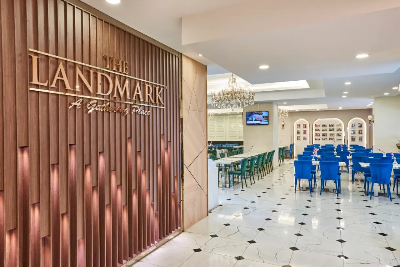 Village Hotel Bugis by Far East Hospitality — rooms and atmosphere