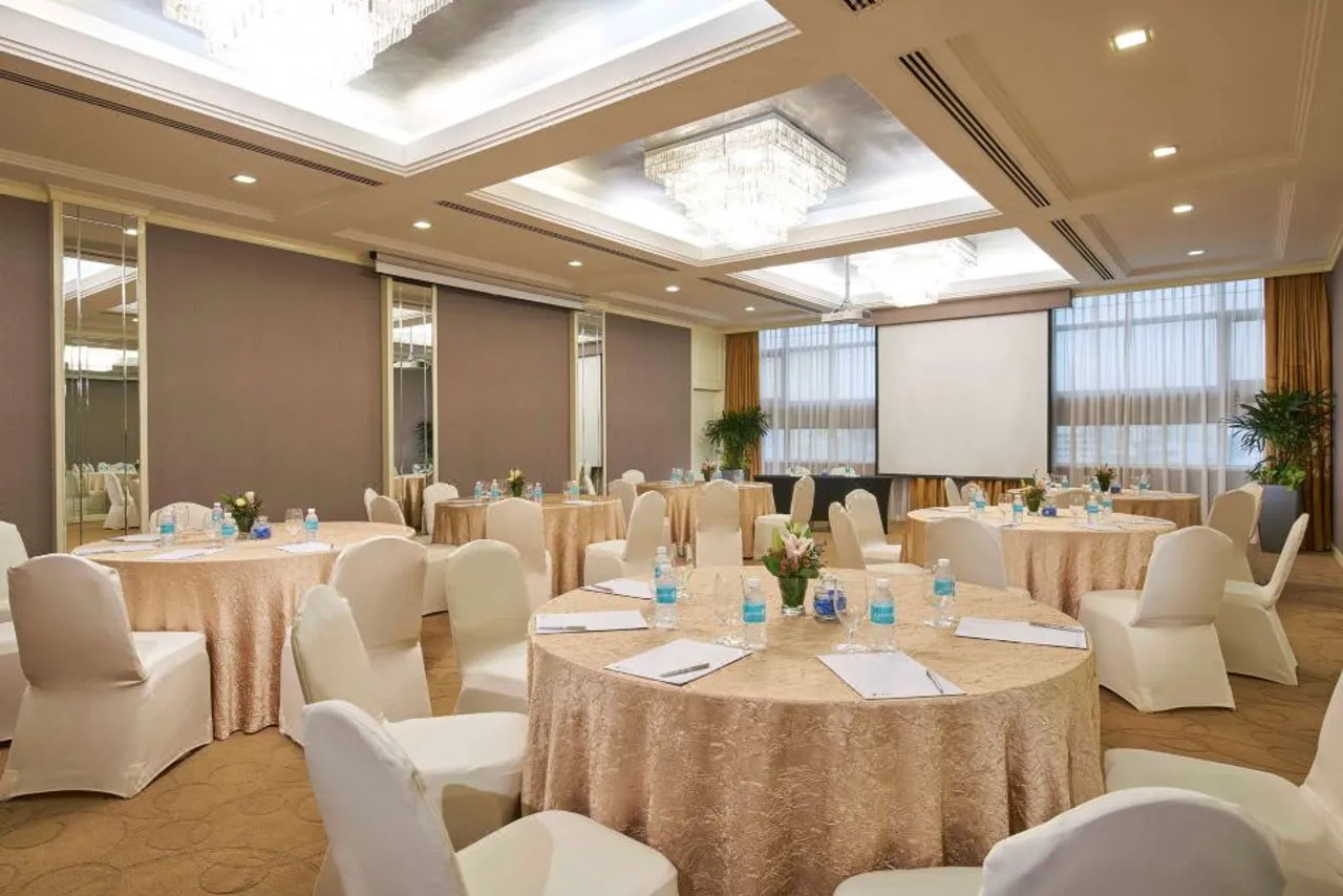Village Hotel Bugis by Far East Hospitality — rooms and atmosphere