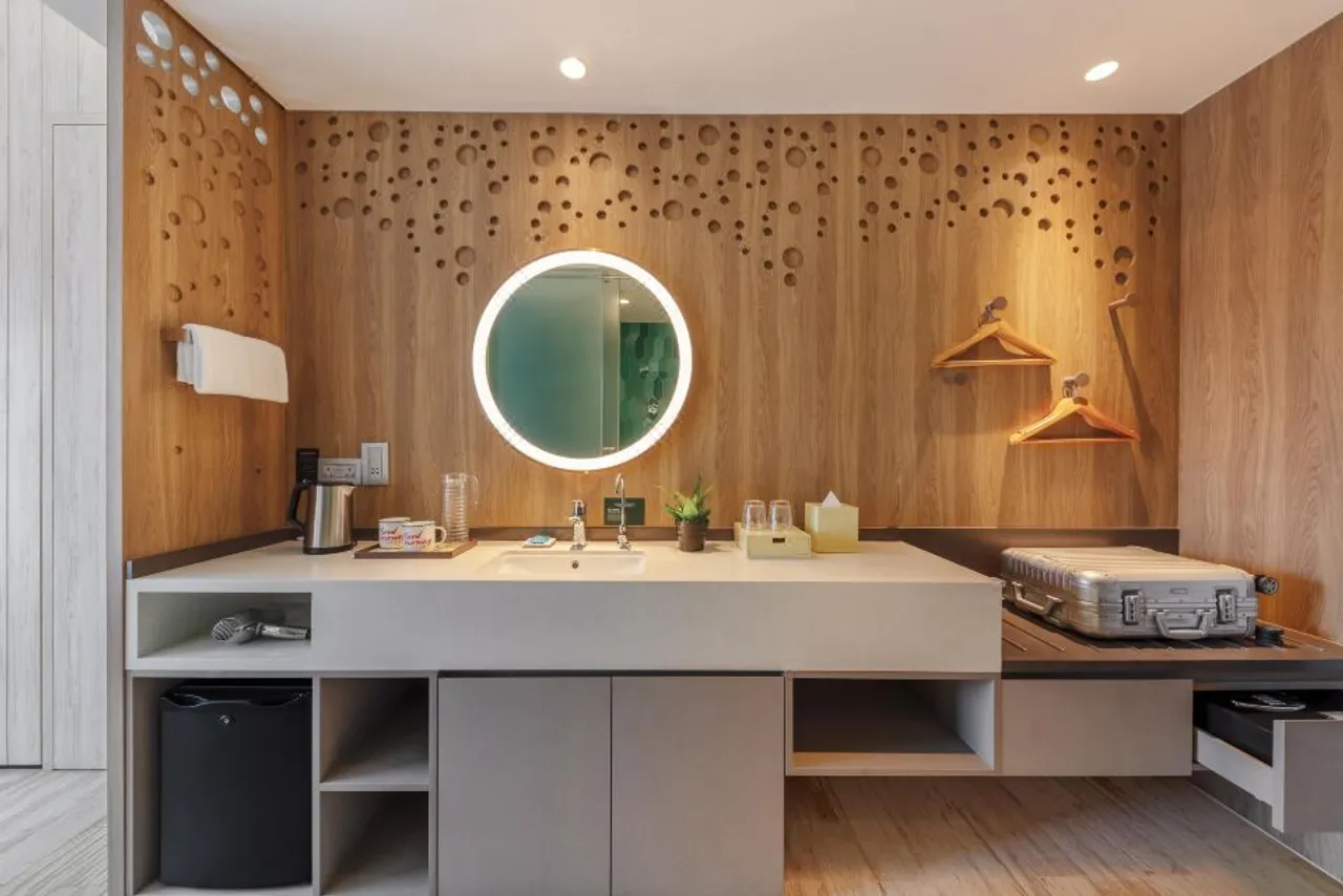 Village Hotel Sentosa by Far East Hospitality — rooms and atmosphere