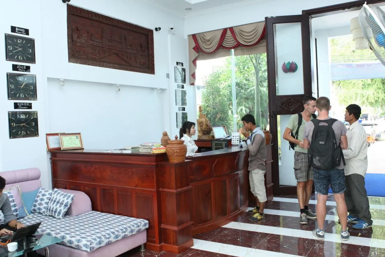 Vimean Sovannaphoum Resort — rooms and atmosphere