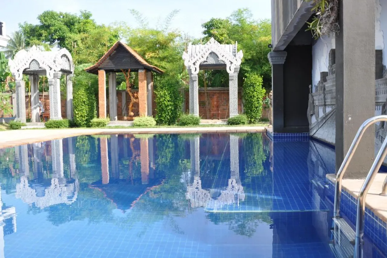 Vimean Sovannaphoum Resort — rooms and atmosphere
