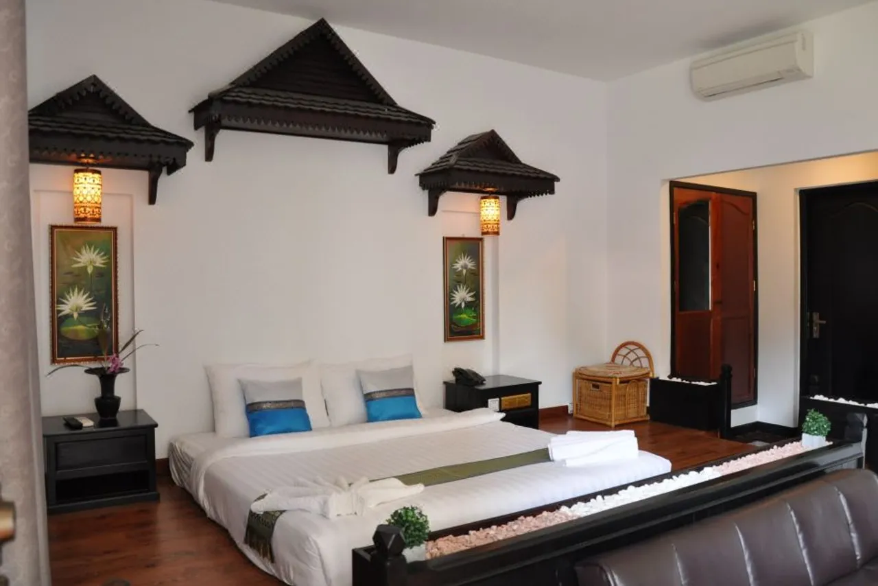 Vimean Sovannaphoum Resort — rooms and atmosphere