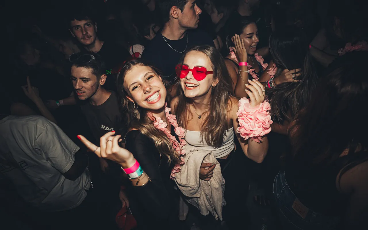 Wake Up! Sydney Central — rooms and atmosphere