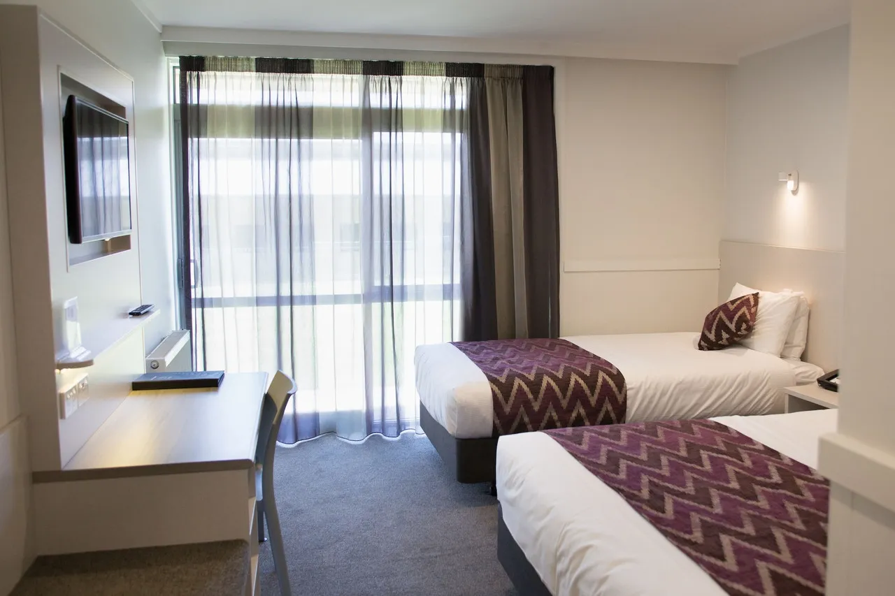 Wanaka Hotel — rooms and atmosphere