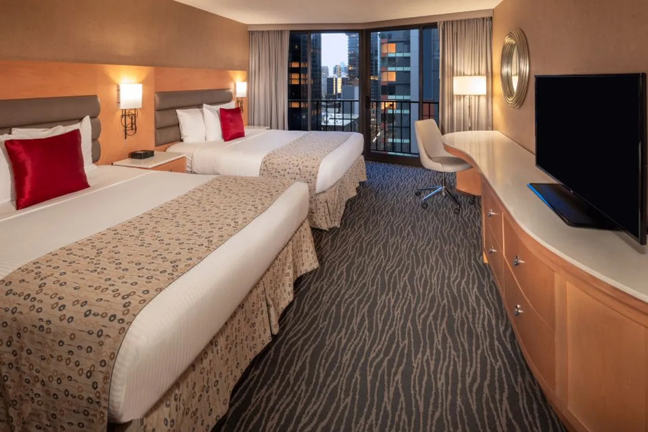 Warwick Seattle — rooms and atmosphere