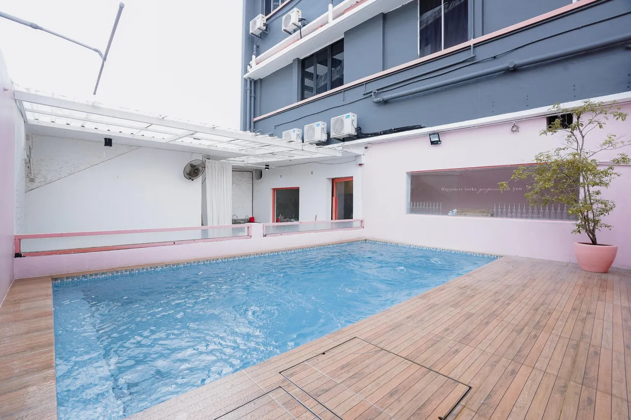 Wassup Youth Hostel — rooms and atmosphere
