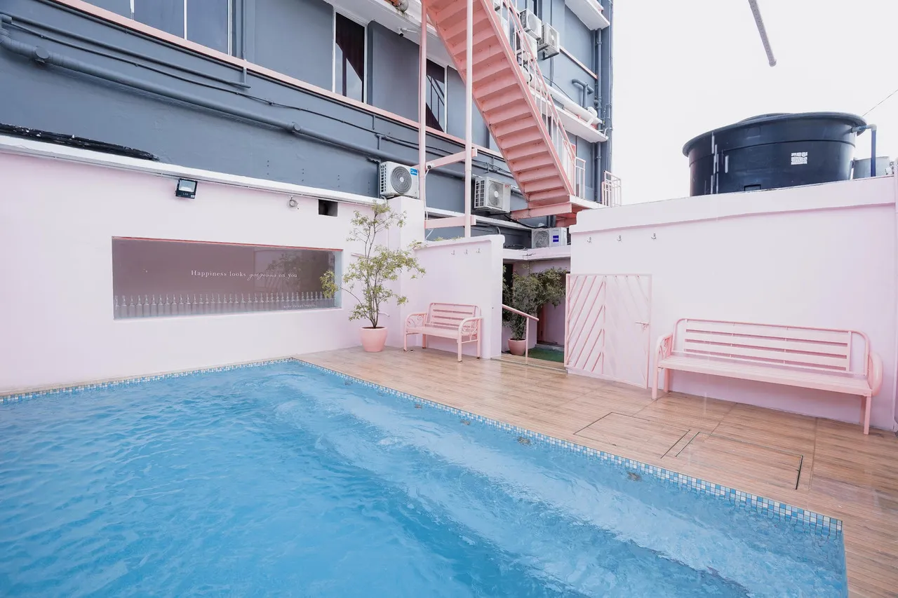 Wassup Youth Hostel — rooms and atmosphere