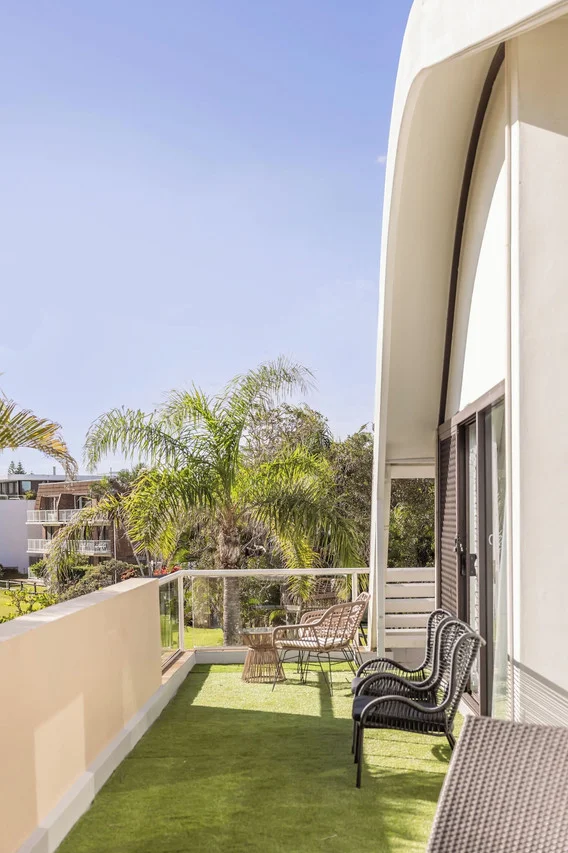 Waves Byron Bay — rooms and atmosphere