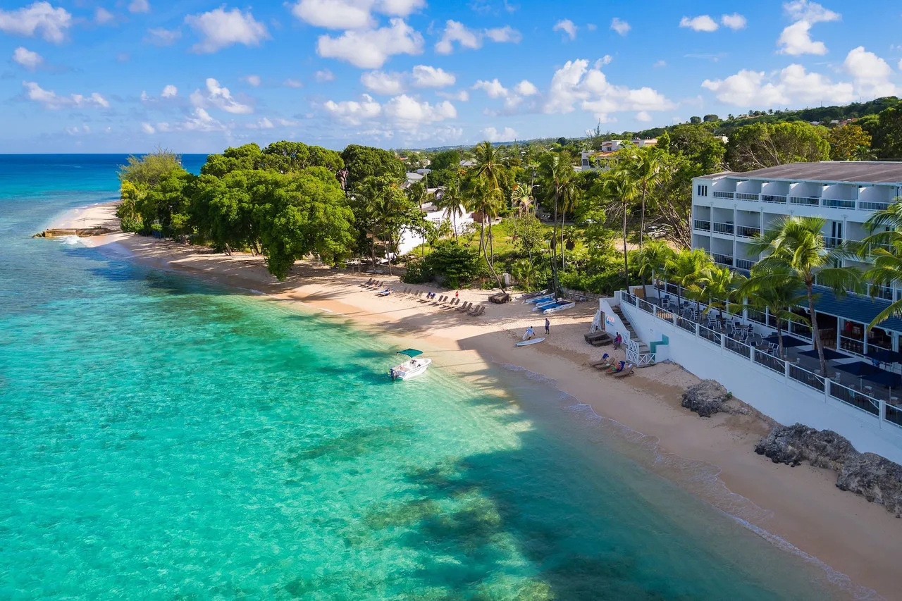 Waves Hotel & Spa by Elegant Hotels, Autograph Collection - All-Inclusive — โฮลทาวน์