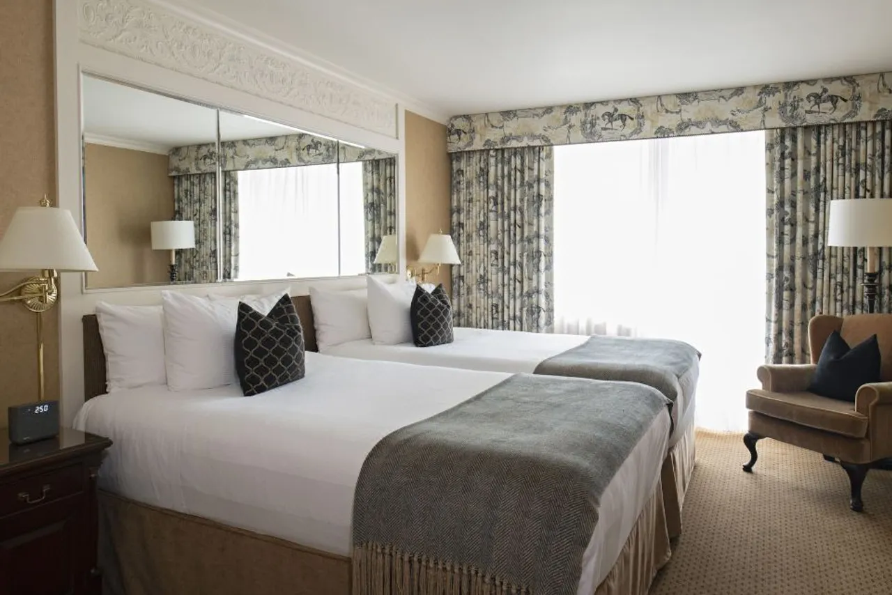 Wedgewood Hotel & Spa — rooms and atmosphere