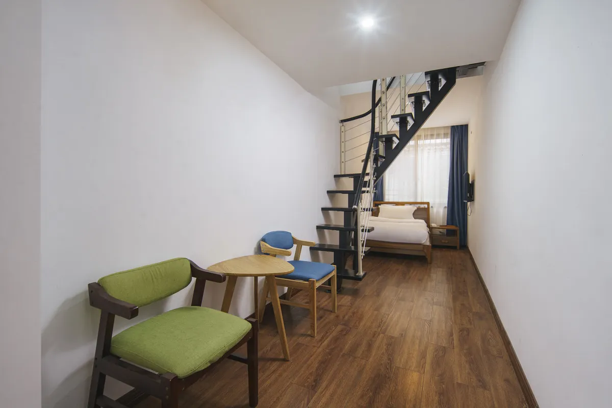 Weijianshan Courtyard Inn — rooms and atmosphere