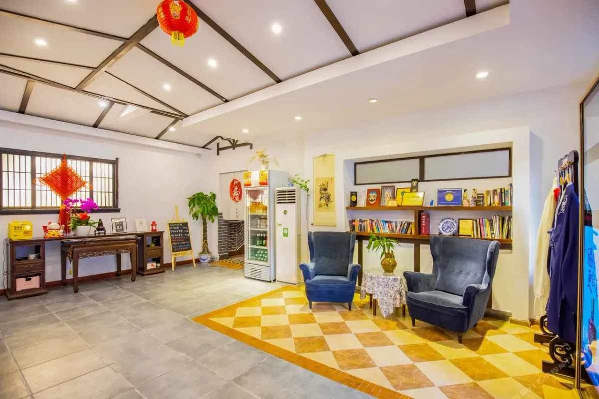 Chengdu Wenjun Mansion Hotel — rooms and atmosphere