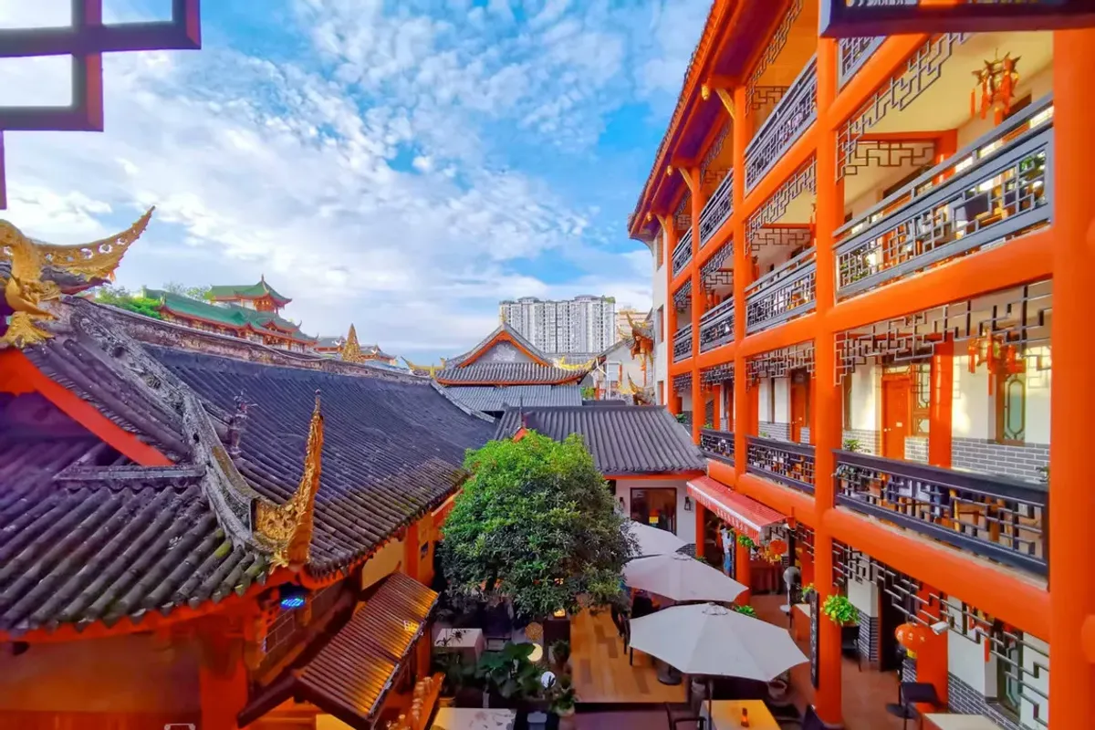 Chengdu Wenjun Mansion Hotel — rooms and atmosphere