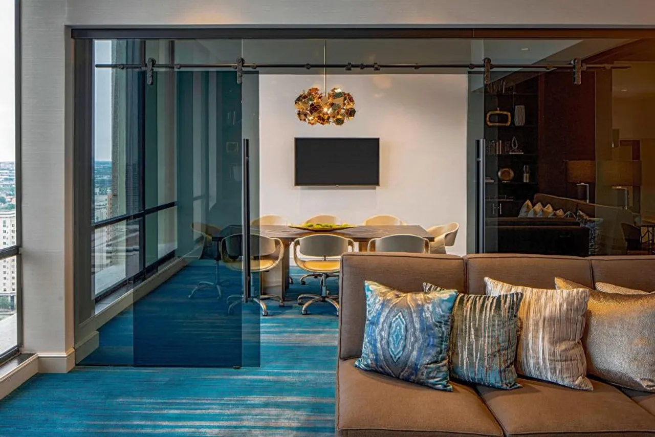 The Westin Galleria Houston — rooms and atmosphere