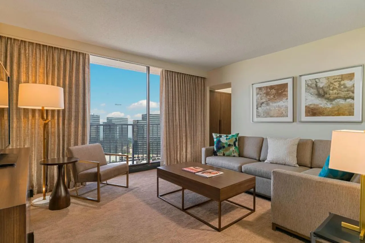 The Westin Galleria Houston — rooms and atmosphere