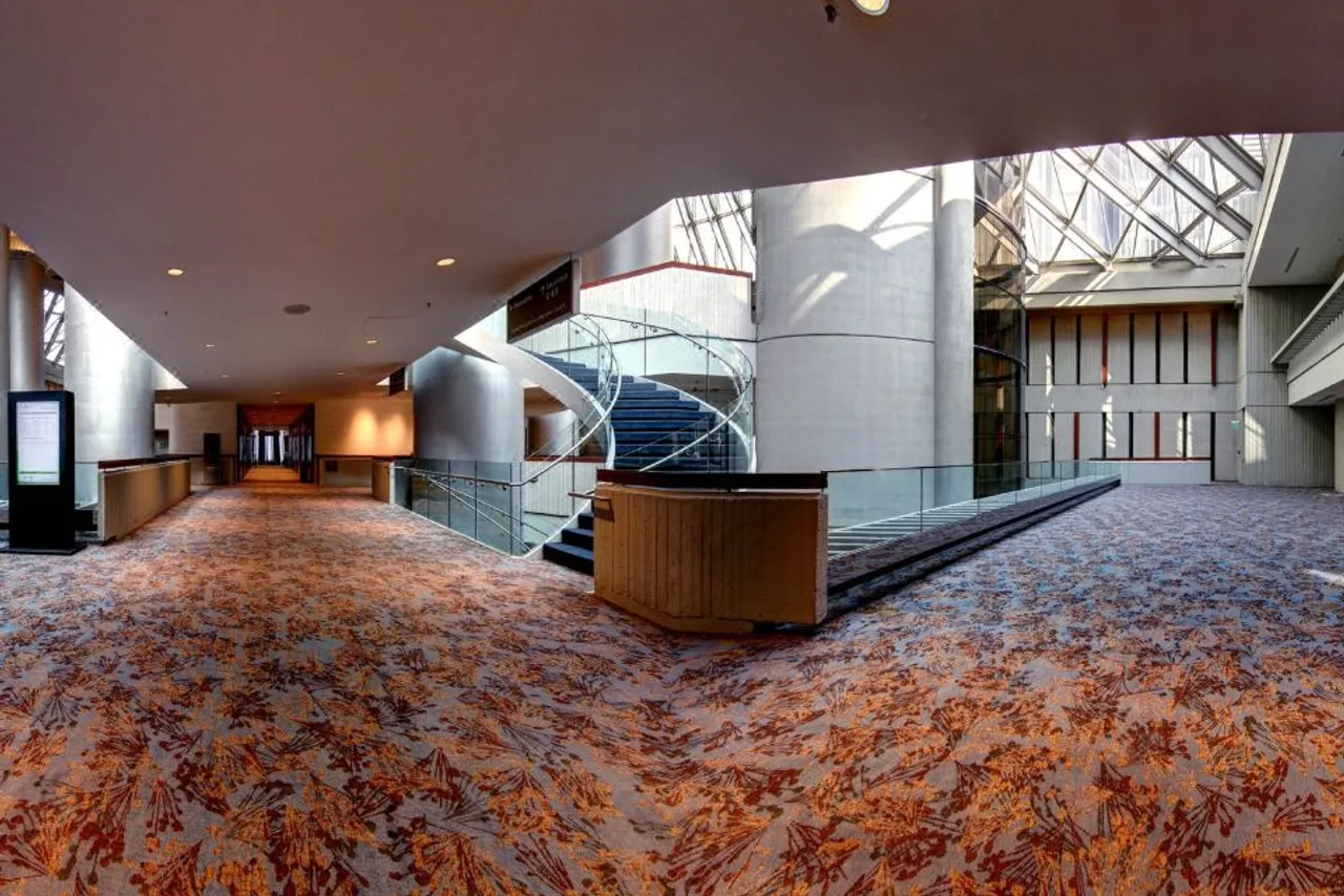 The Westin Peachtree Plaza, Atlanta — rooms and atmosphere