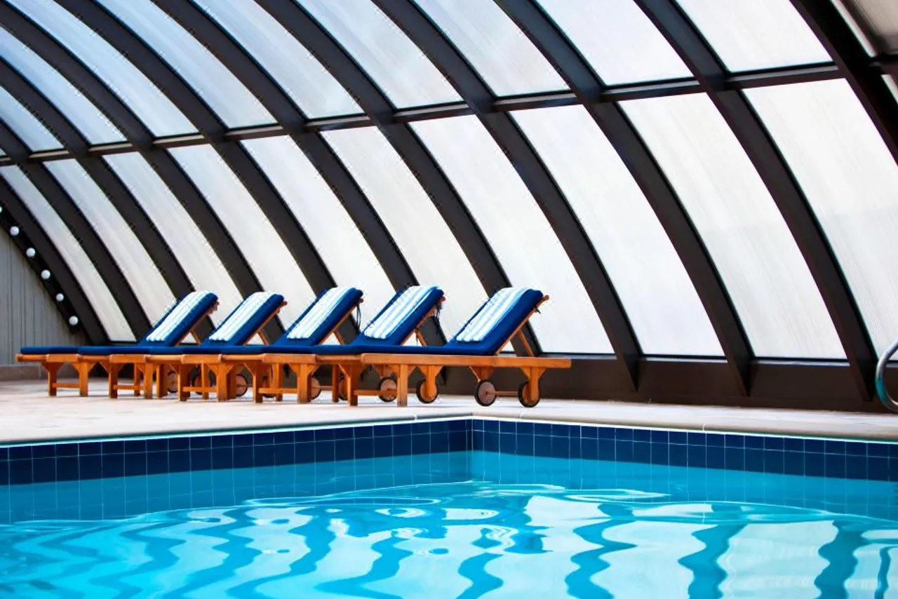 The Westin Peachtree Plaza, Atlanta — rooms and atmosphere