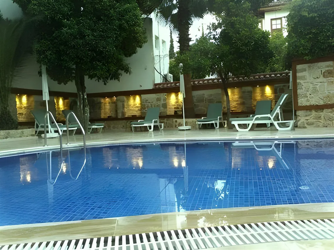 White Garden Hotel (Adults Only) — ภาพห้องพักและบรรยากาศ