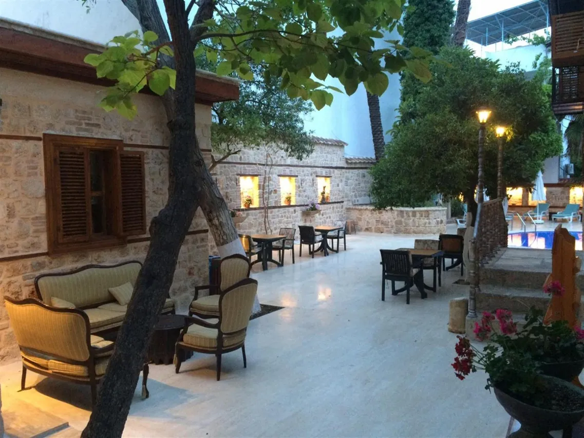White Garden Hotel (Adults Only) — ภาพห้องพักและบรรยากาศ