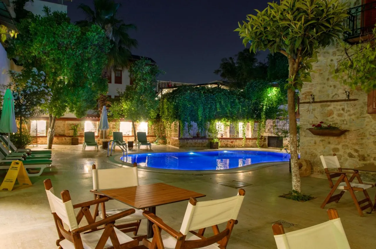 White Garden Hotel (Adults Only) — ภาพห้องพักและบรรยากาศ