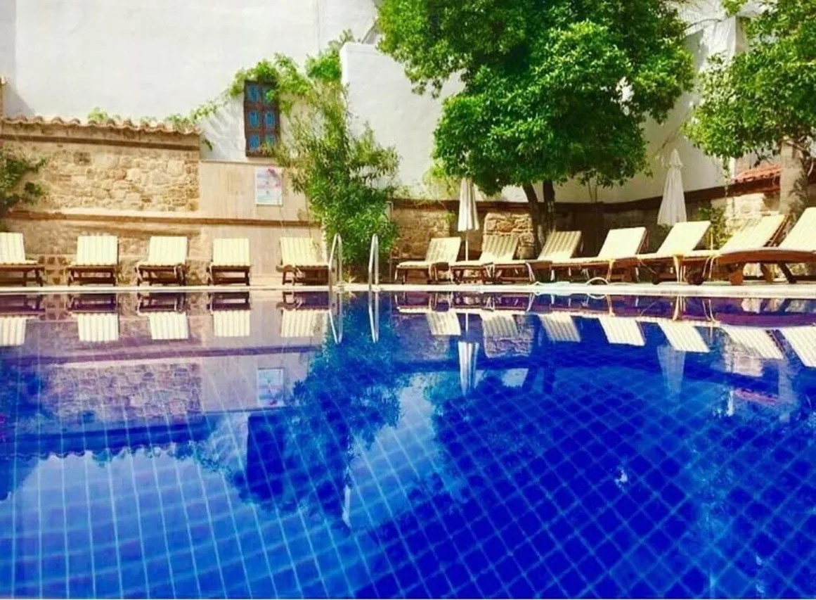 White Garden Hotel (Adults Only) — ภาพห้องพักและบรรยากาศ