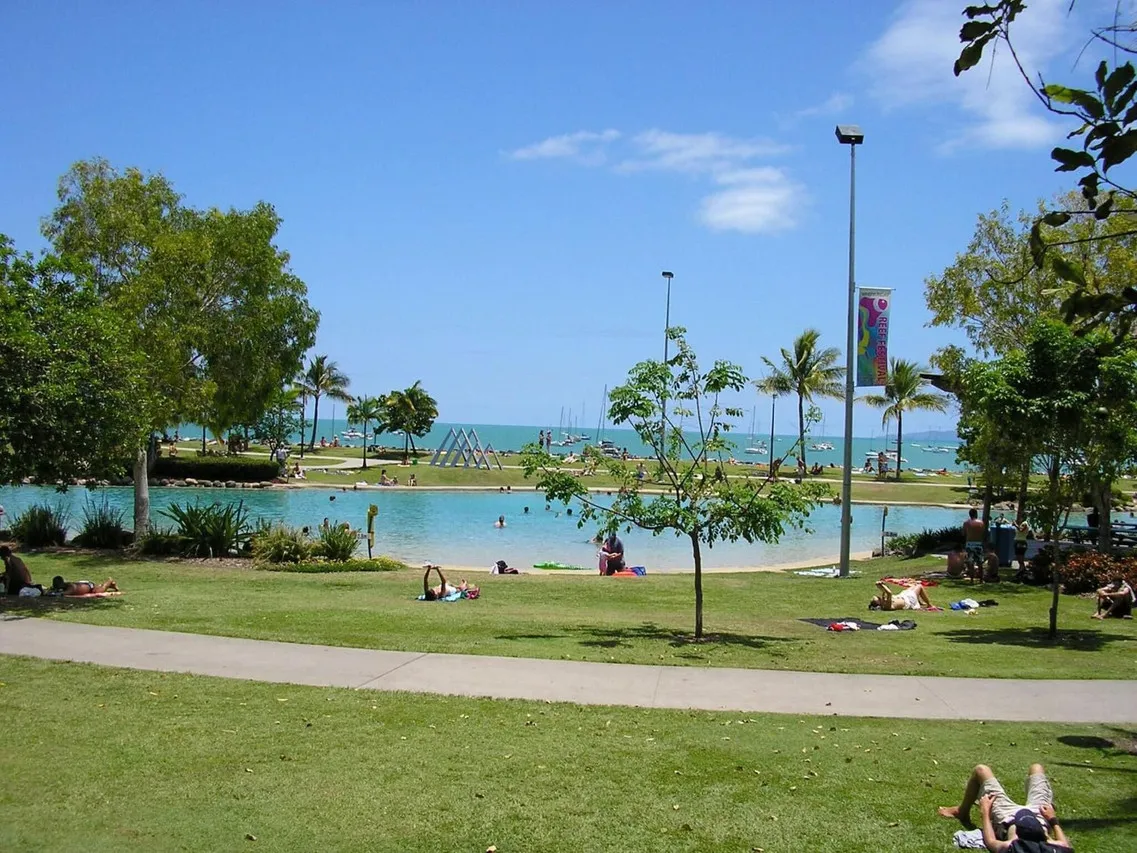 Whitsunday on the Beach — rooms and atmosphere