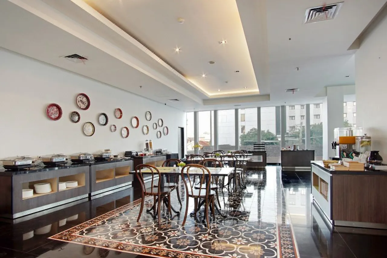 Whiz Prime Hotel Malioboro Yogyakarta — rooms and atmosphere