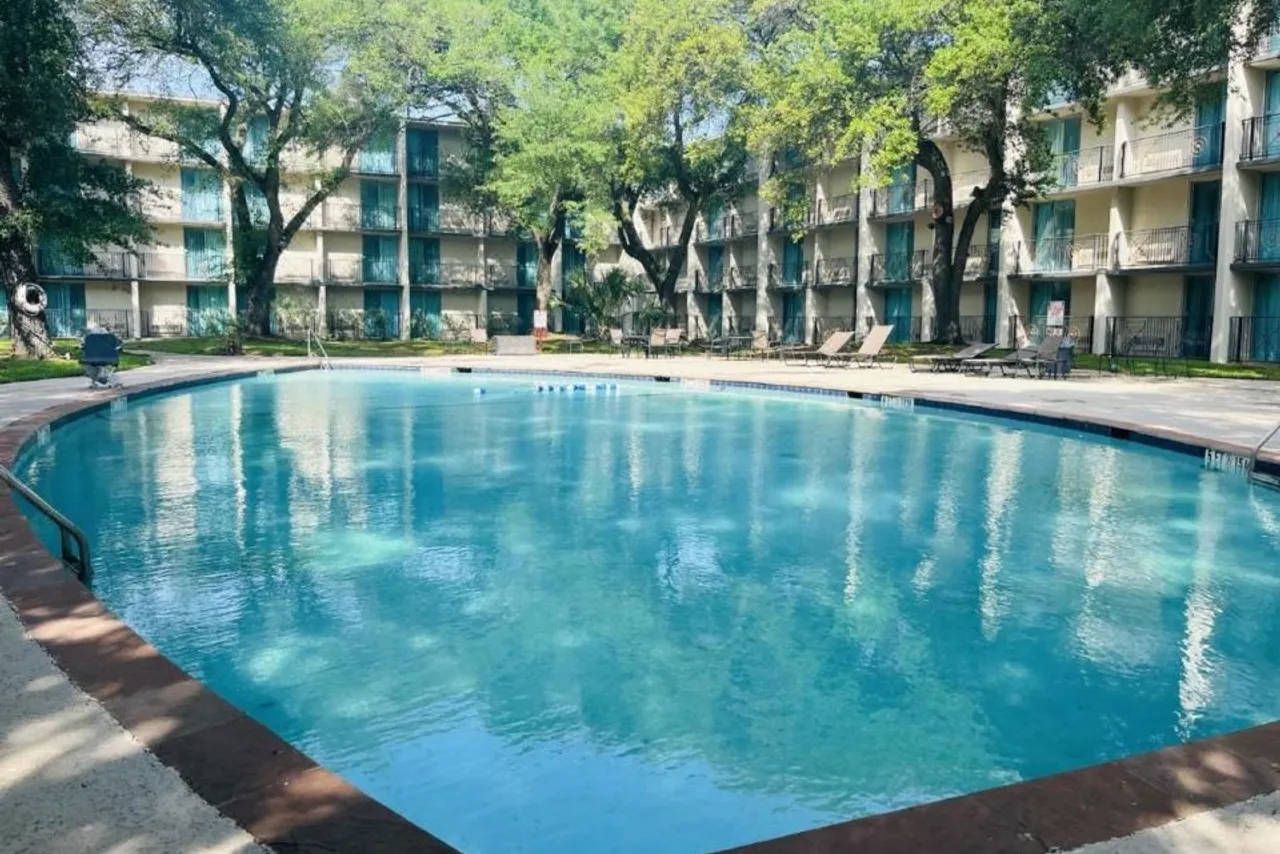 Wingate Houston near NRG Park/Medical Center — rooms and atmosphere