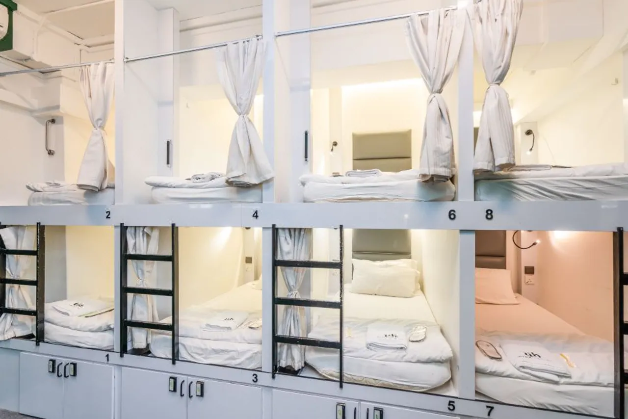 Wink Capsule Hostel @ Chinatown — rooms and atmosphere
