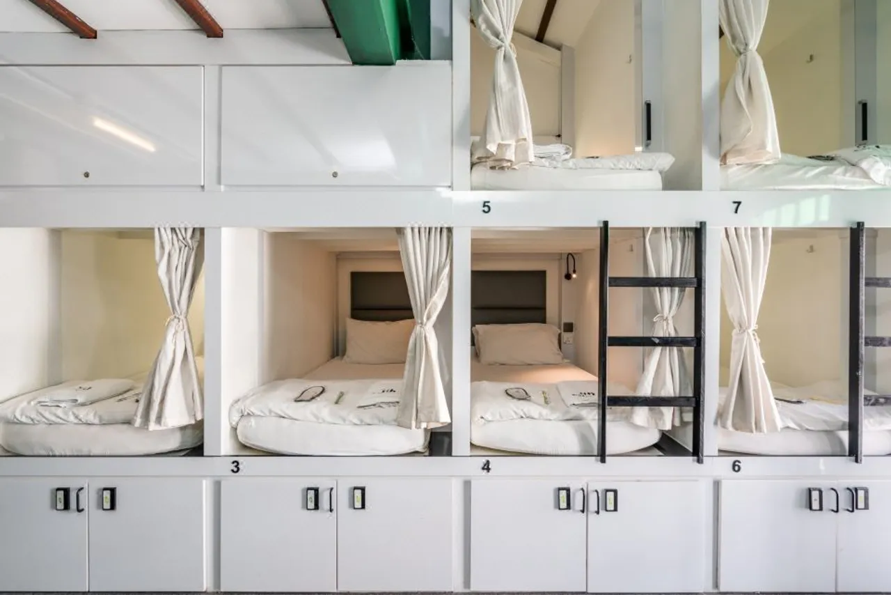 Wink Capsule Hostel @ Chinatown — rooms and atmosphere