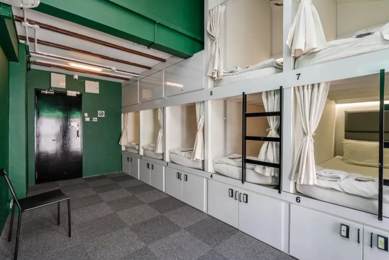 Wink Capsule Hostel @ Chinatown — rooms and atmosphere