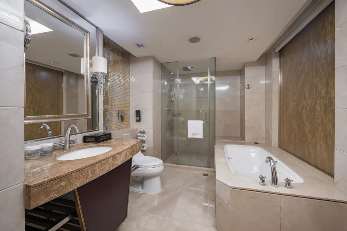 Wyndham Grand Plaza Royale Hangzhou — rooms and atmosphere