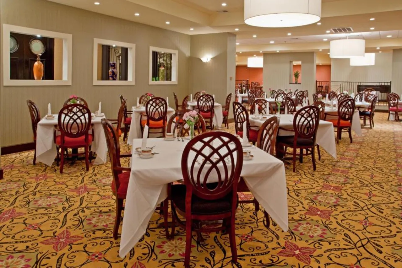 Wyndham Houston near NRG Park/Medical Center — rooms and atmosphere