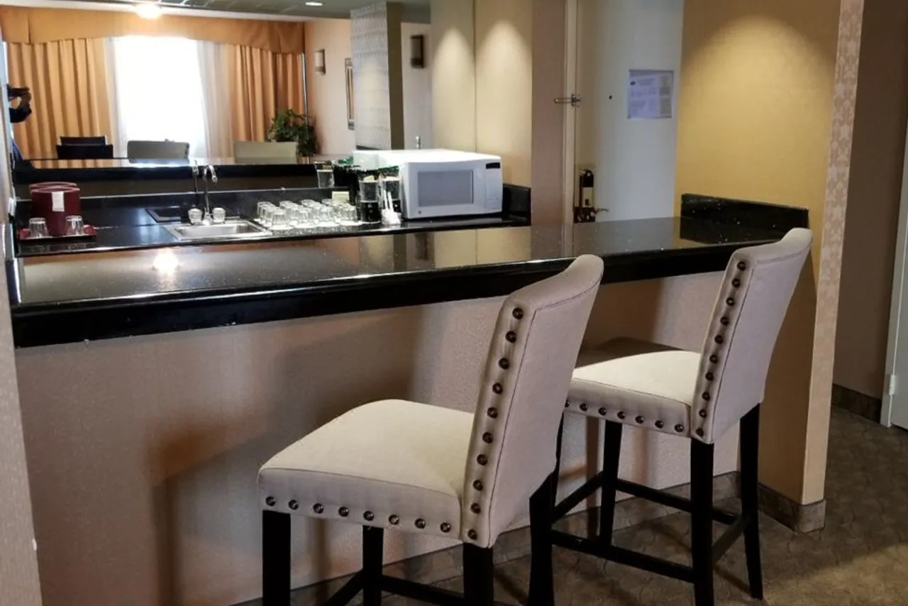 Wyndham Houston near NRG Park/Medical Center — rooms and atmosphere
